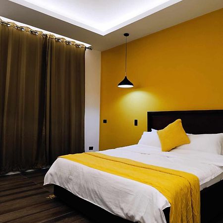 Plato De Ciudad II Hotel กาติกลัน ภายนอก รูปภาพ
