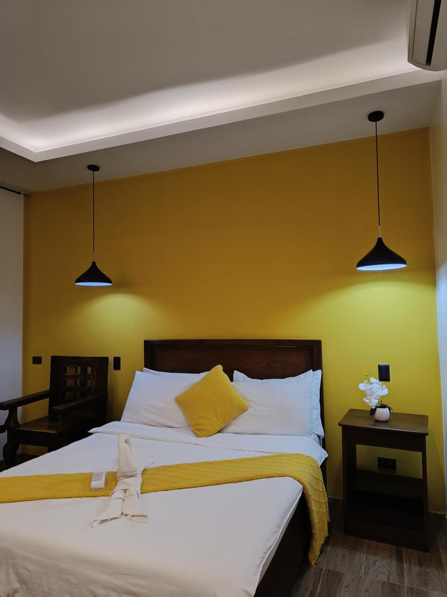 Plato De Ciudad II Hotel กาติกลัน ภายนอก รูปภาพ