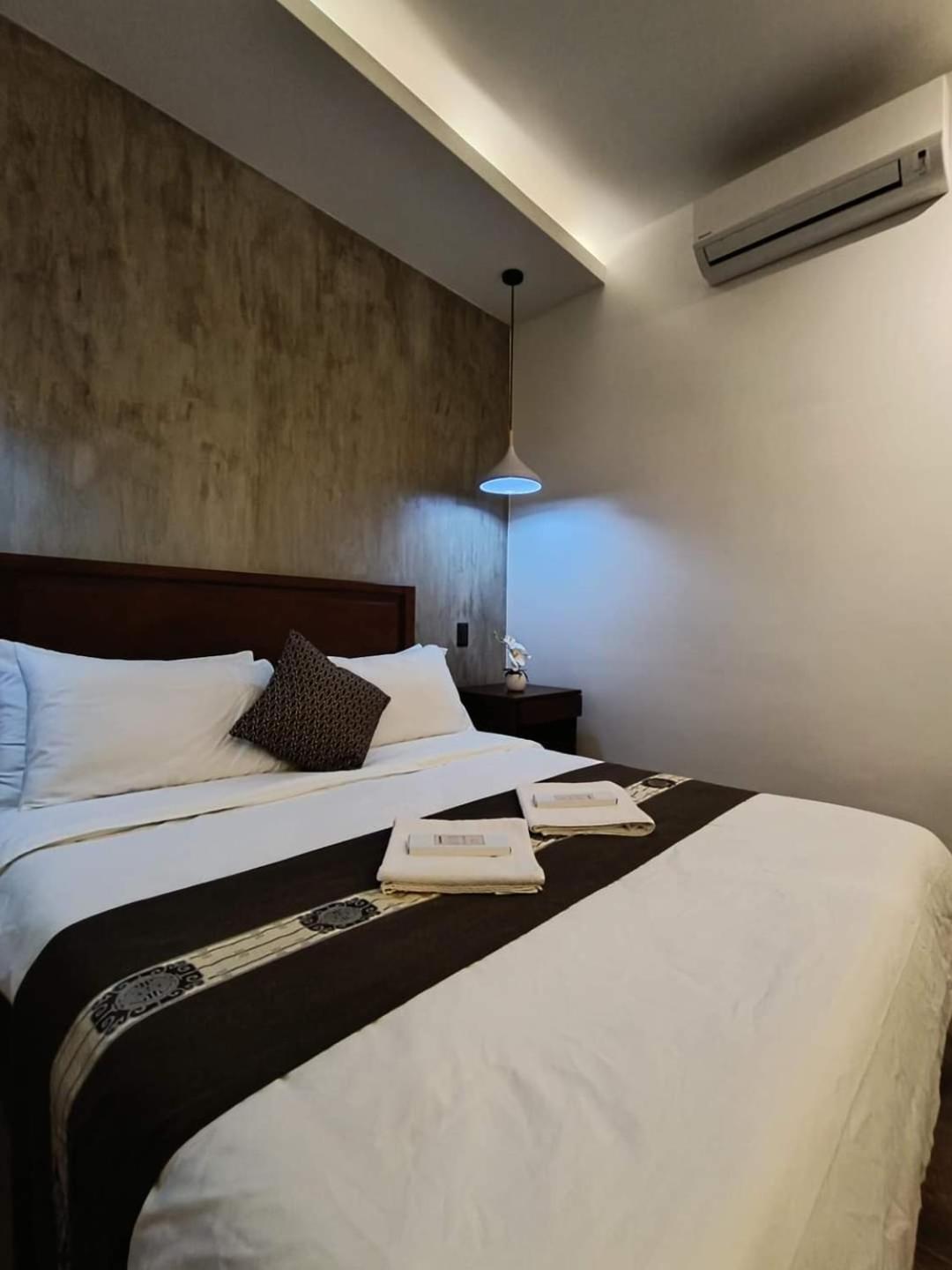Plato De Ciudad II Hotel กาติกลัน ภายนอก รูปภาพ