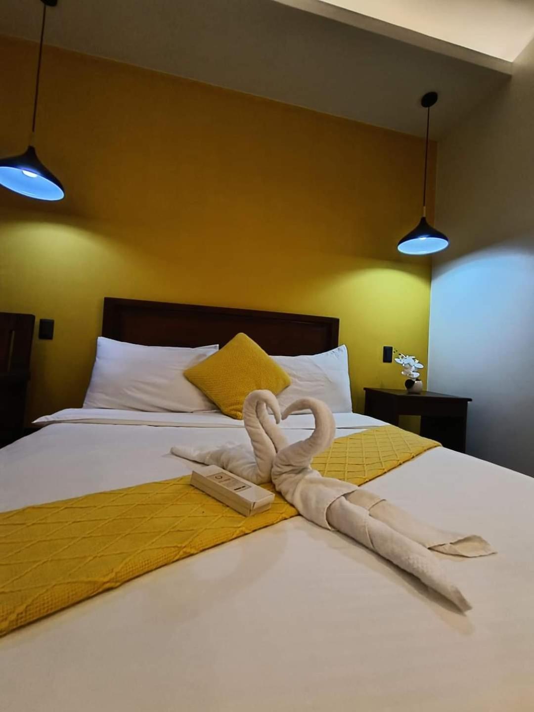 Plato De Ciudad II Hotel กาติกลัน ภายนอก รูปภาพ