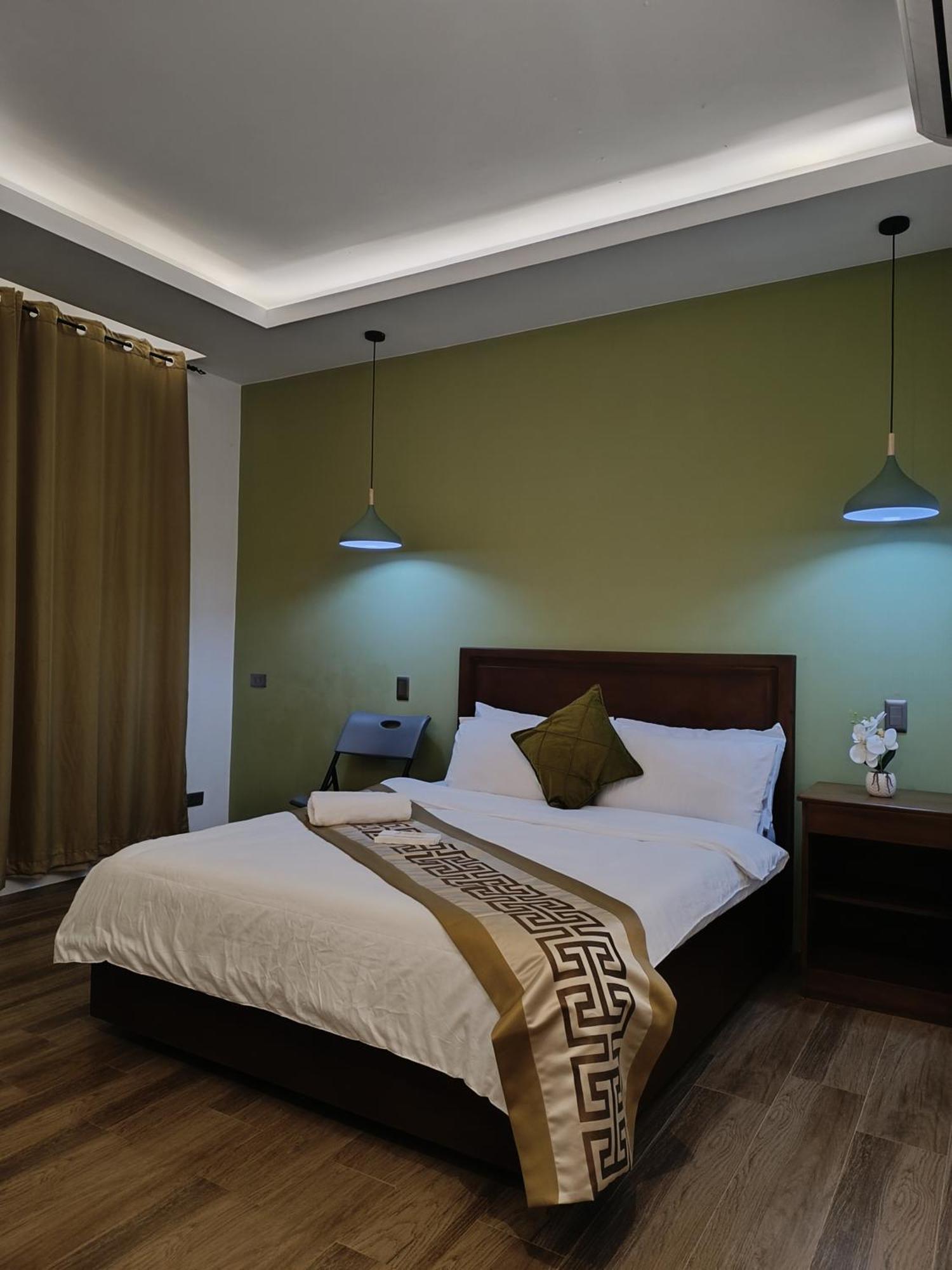 Plato De Ciudad II Hotel กาติกลัน ภายนอก รูปภาพ