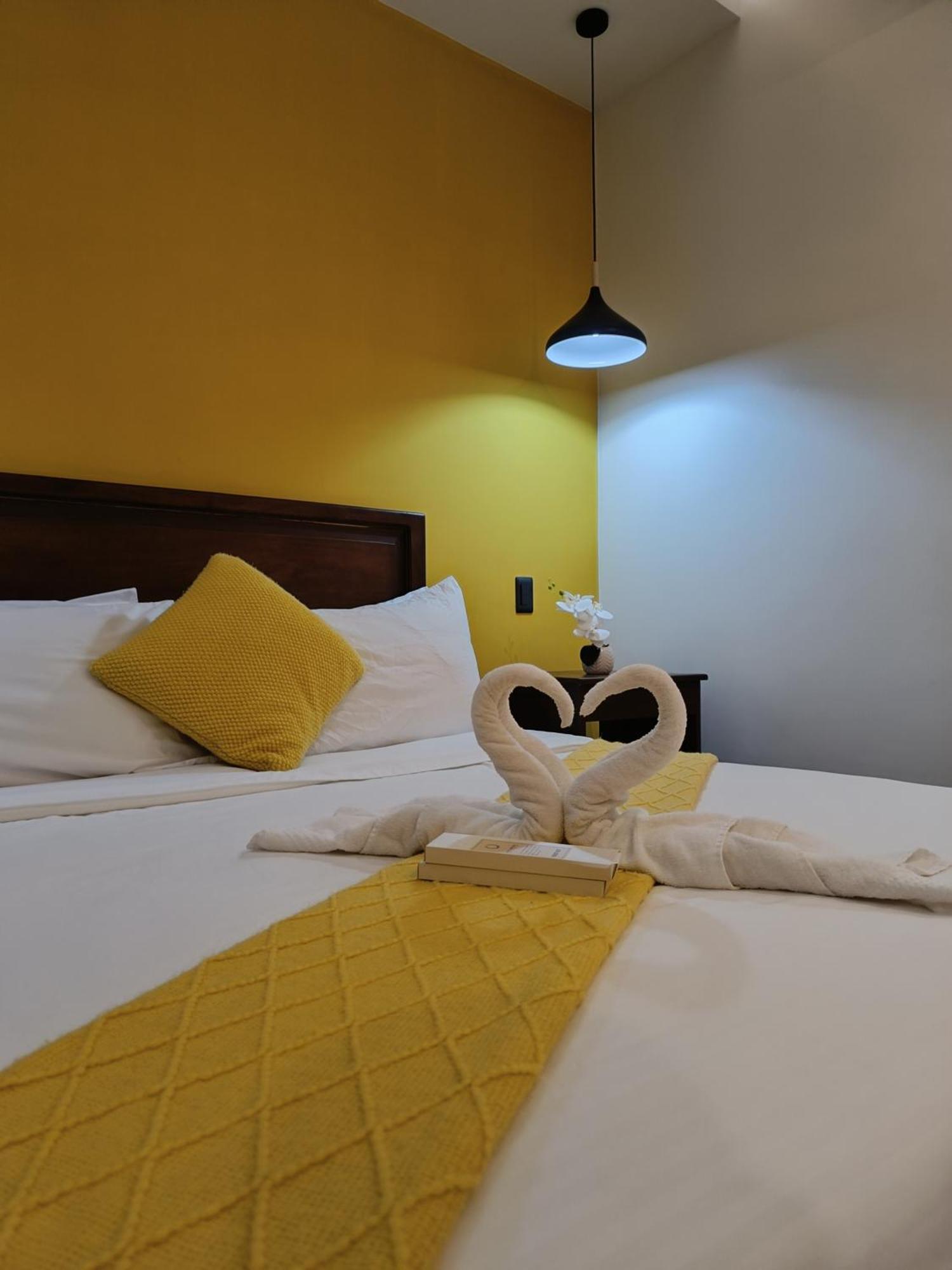 Plato De Ciudad II Hotel กาติกลัน ภายนอก รูปภาพ