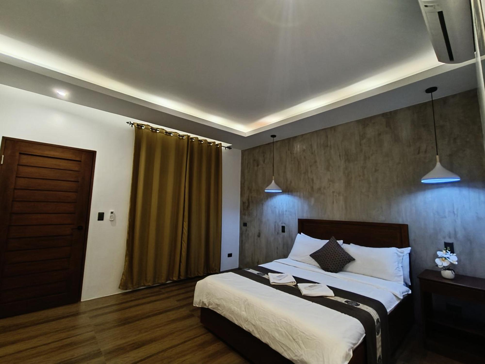 Plato De Ciudad II Hotel กาติกลัน ภายนอก รูปภาพ