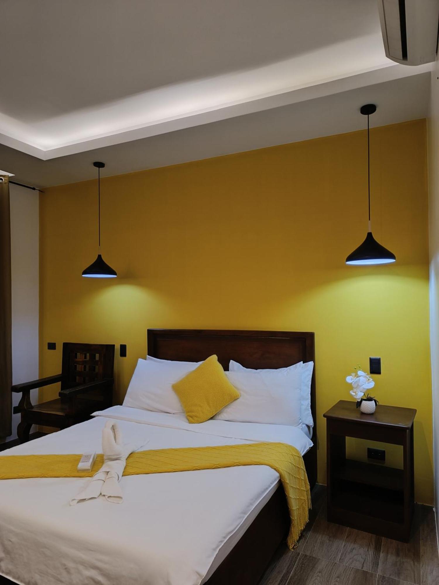 Plato De Ciudad II Hotel กาติกลัน ภายนอก รูปภาพ