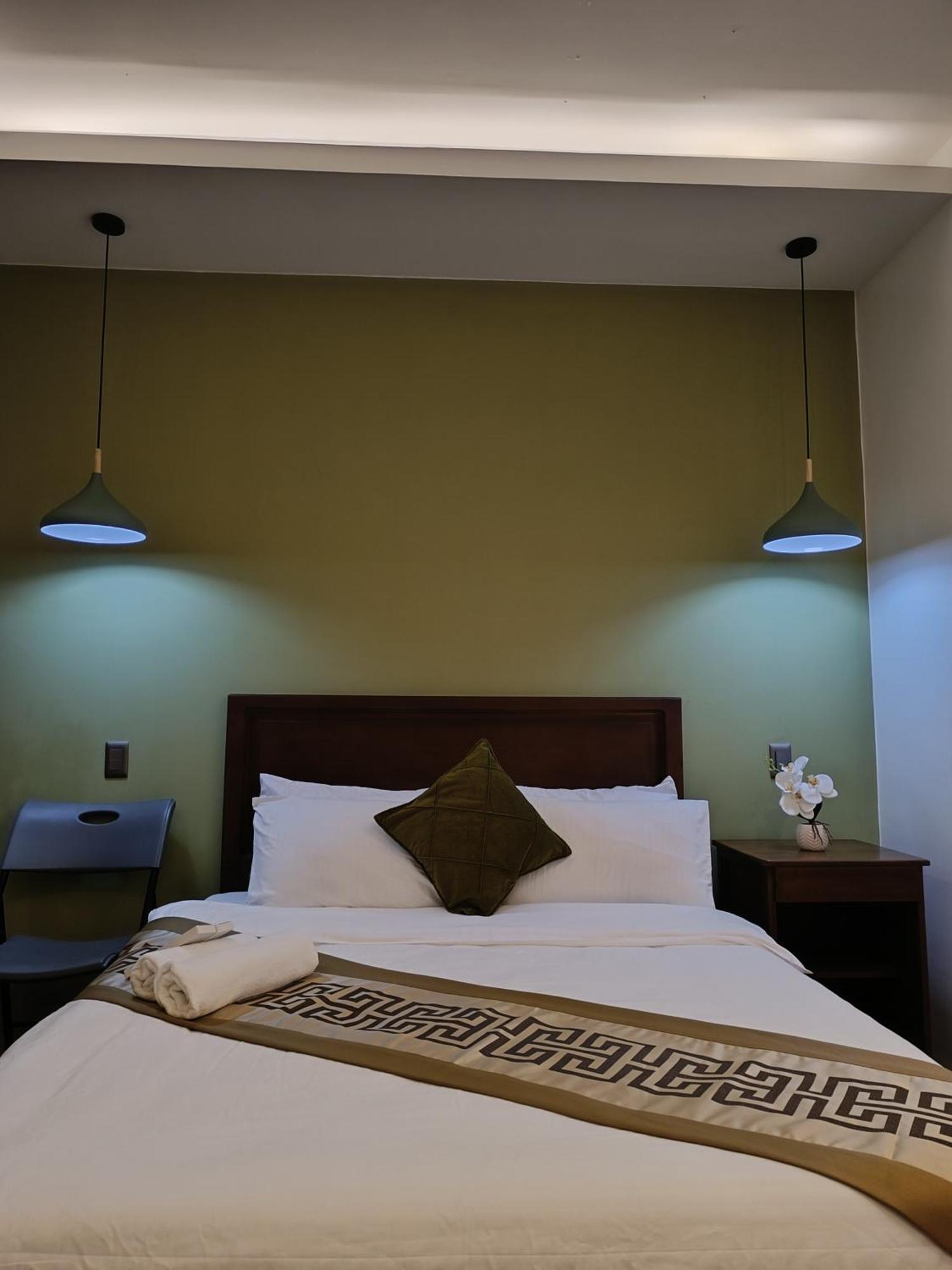Plato De Ciudad II Hotel กาติกลัน ภายนอก รูปภาพ